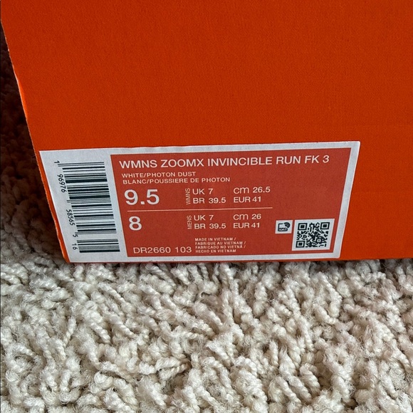 New with box Nike Women’s ZoomX Invincible 3 'White Photon Dust' - Picture 4 of 6